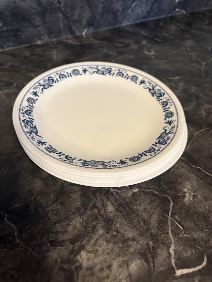 CORELLE OLD TOWN BLUE LUNCHEON PLATE
