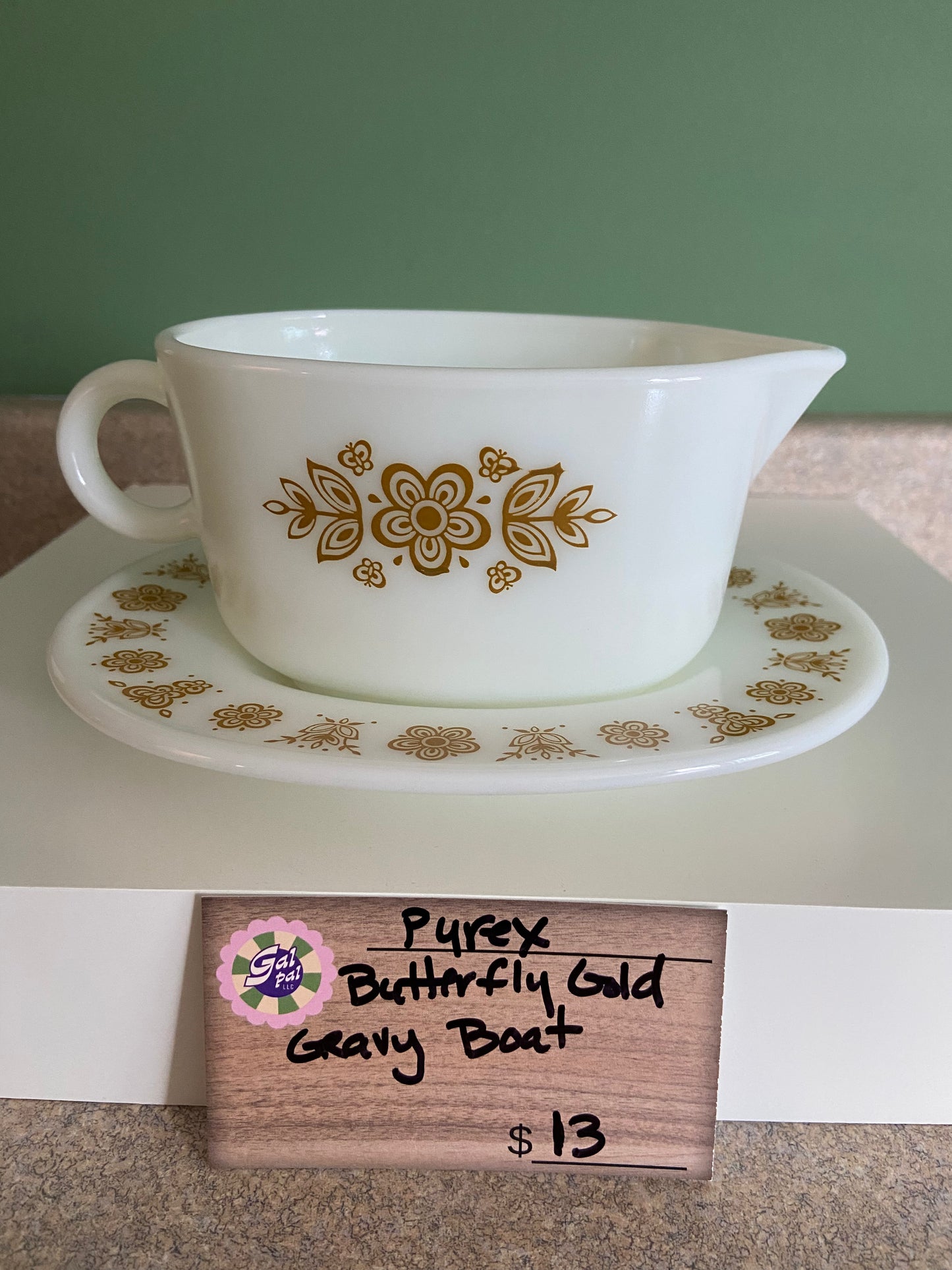 PYREX BUTTERFLY GOLD GRAVY BOAT
