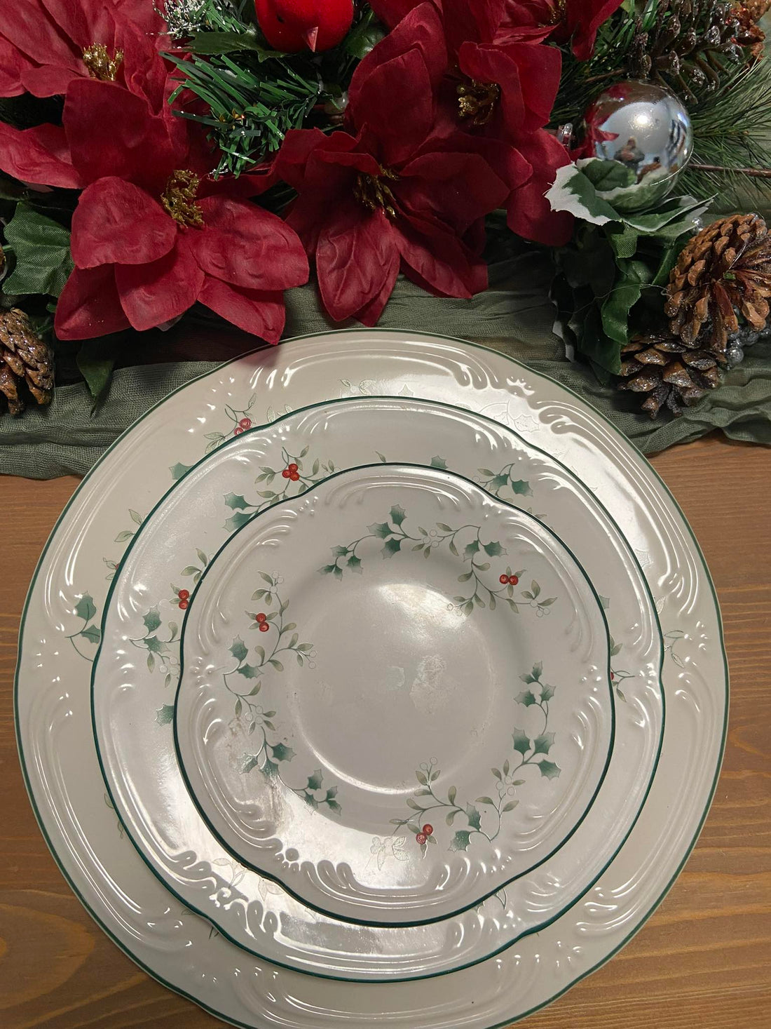 Setting the Holiday Table with Vintage Charm - Add Corelle and Pyrex!!!!