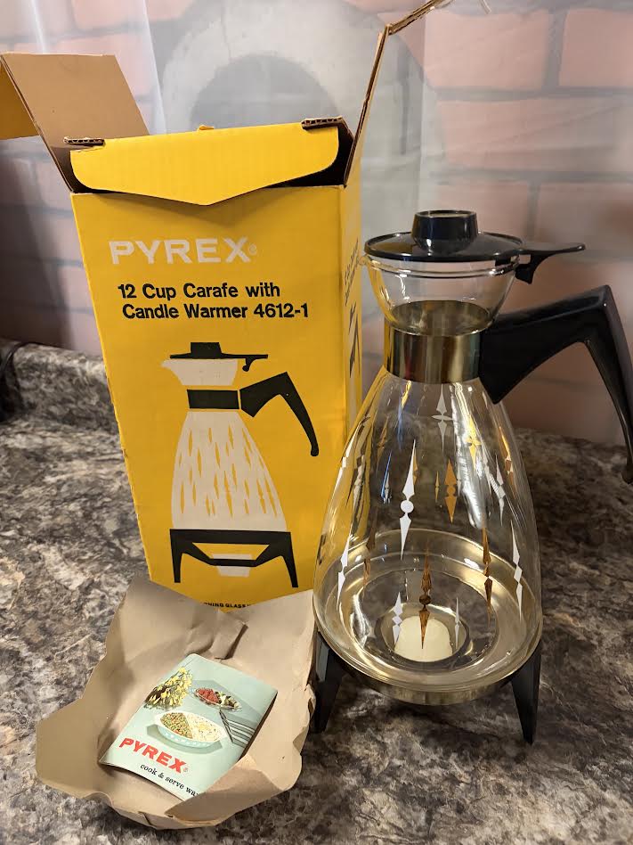 PYREX NEW UN USED IN THE BOX 12 CUP CARAGE WITH STAND AND CANDLE