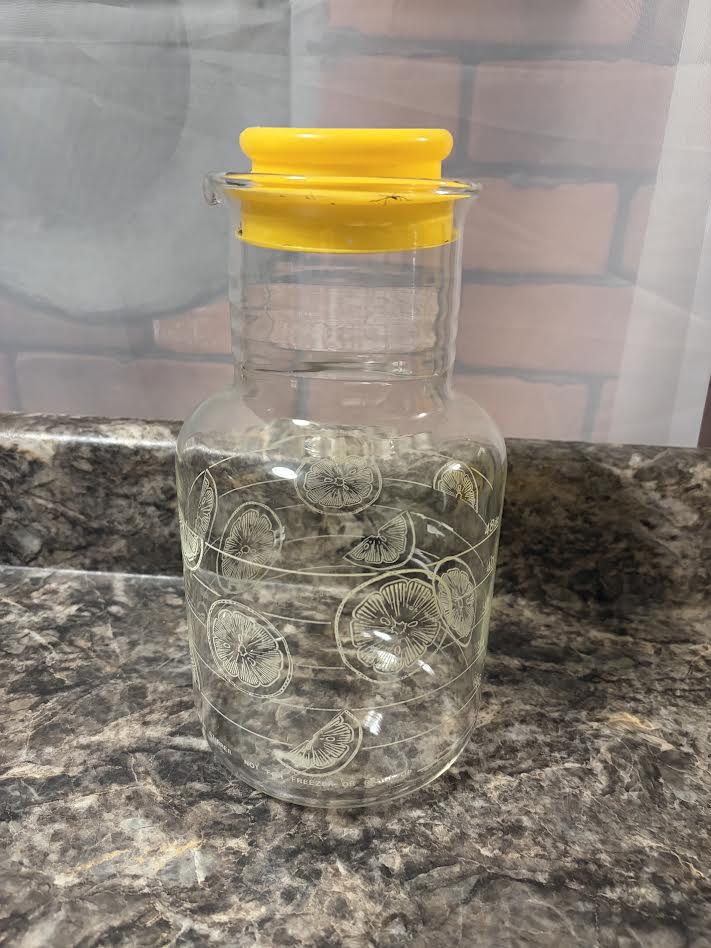 PYREX JUICE CARAFE WITH COVER
