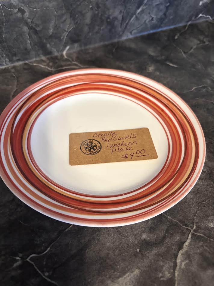 CORELLE RED SWIRLS LUNCHEON PLATE