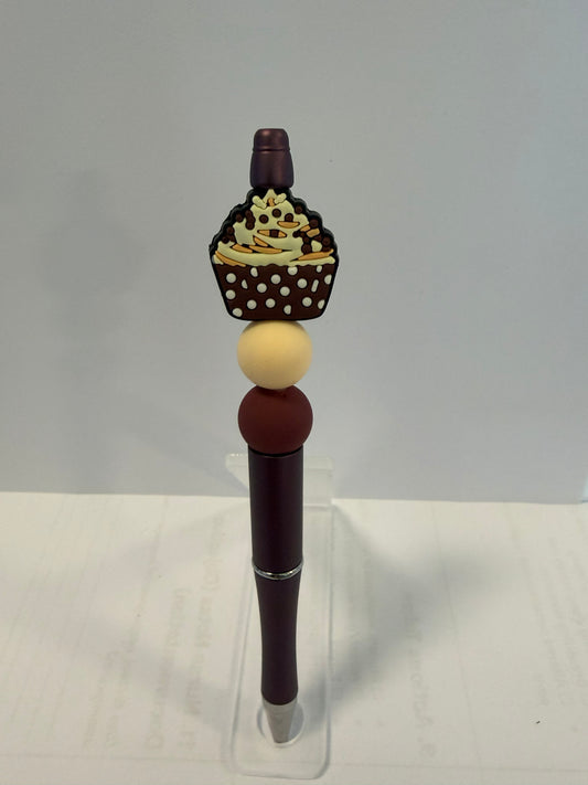 Brown Cupcake, Off white and cranberry