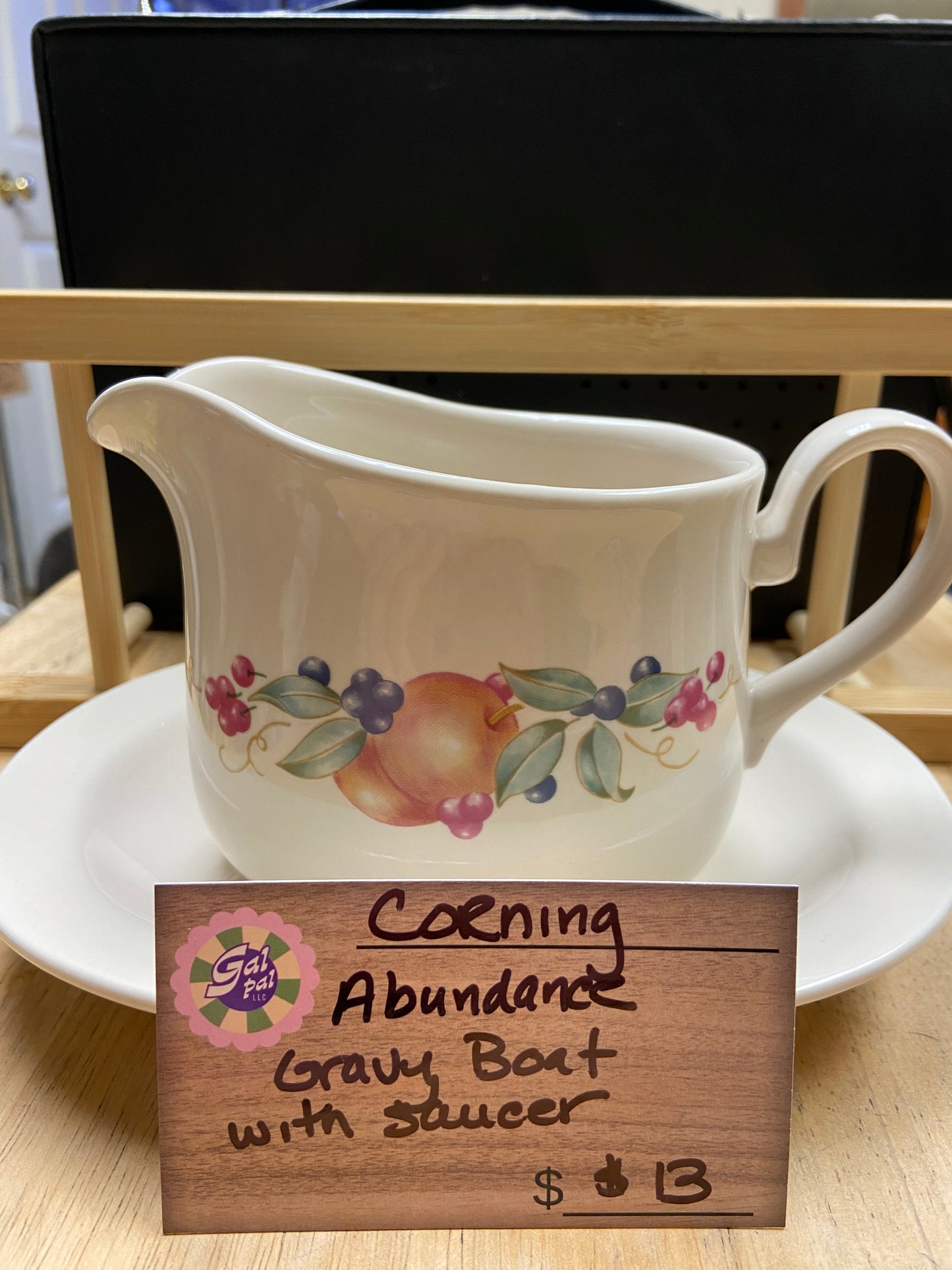 CORNING ABUNDANCE GRAVY BOAT WITH SAUCER