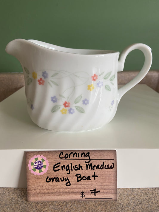 CORNING ENGLISH MEADOW GRAVY BOAT